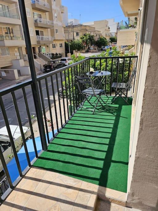 3 Bedroom Apt In Prime Location 5M Away From Beach Is-Swieqi Exterior photo